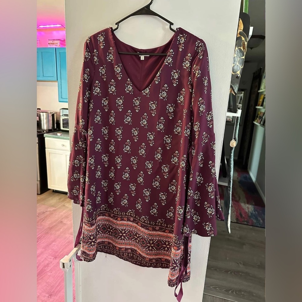Adorable Charlotte Russe dress with flower detailing
